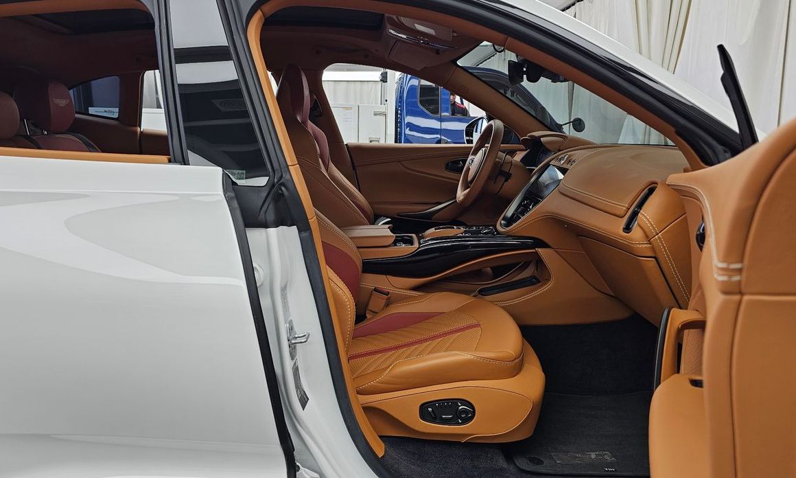 Astonmartin DBX 2023