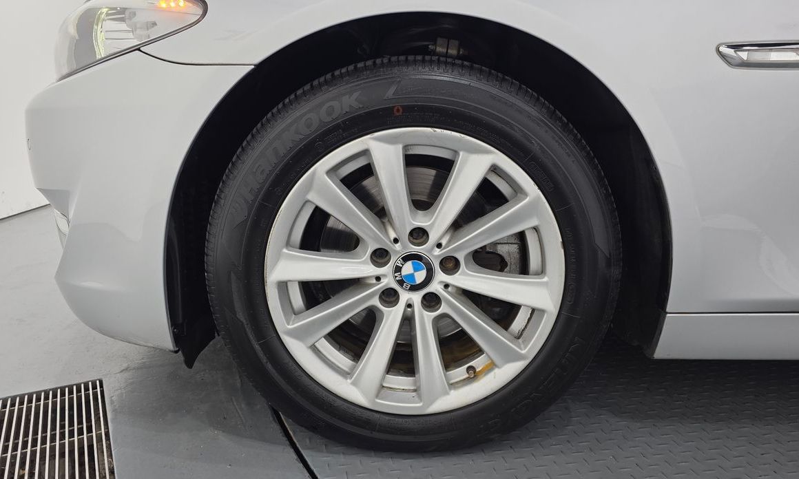 BMW 5-Series 2011