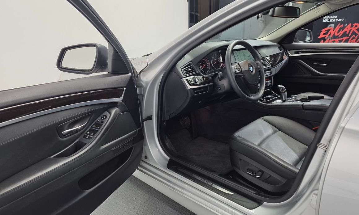 BMW 5-Series 2011