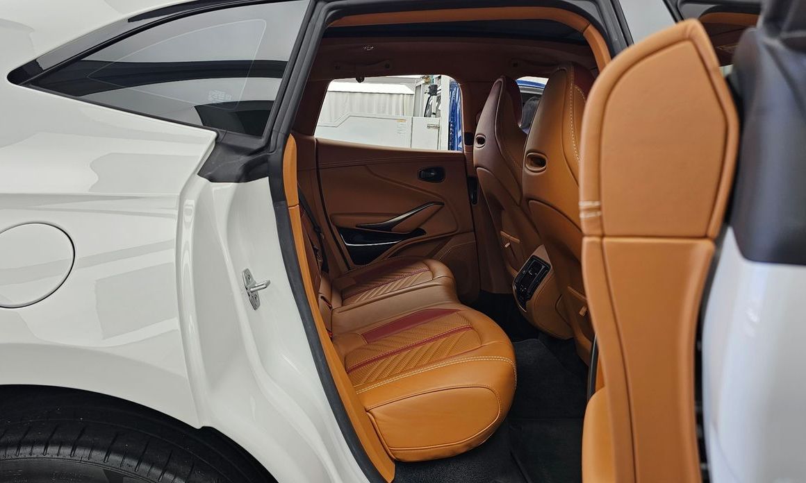Astonmartin DBX 2023