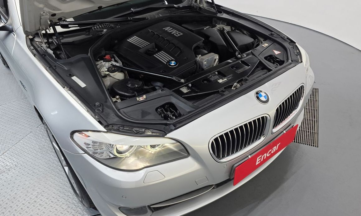 BMW 5-Series 2011