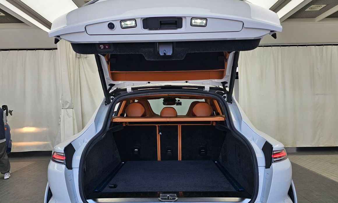 Astonmartin DBX 2023