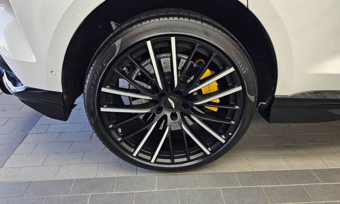 Astonmartin DBX 2023