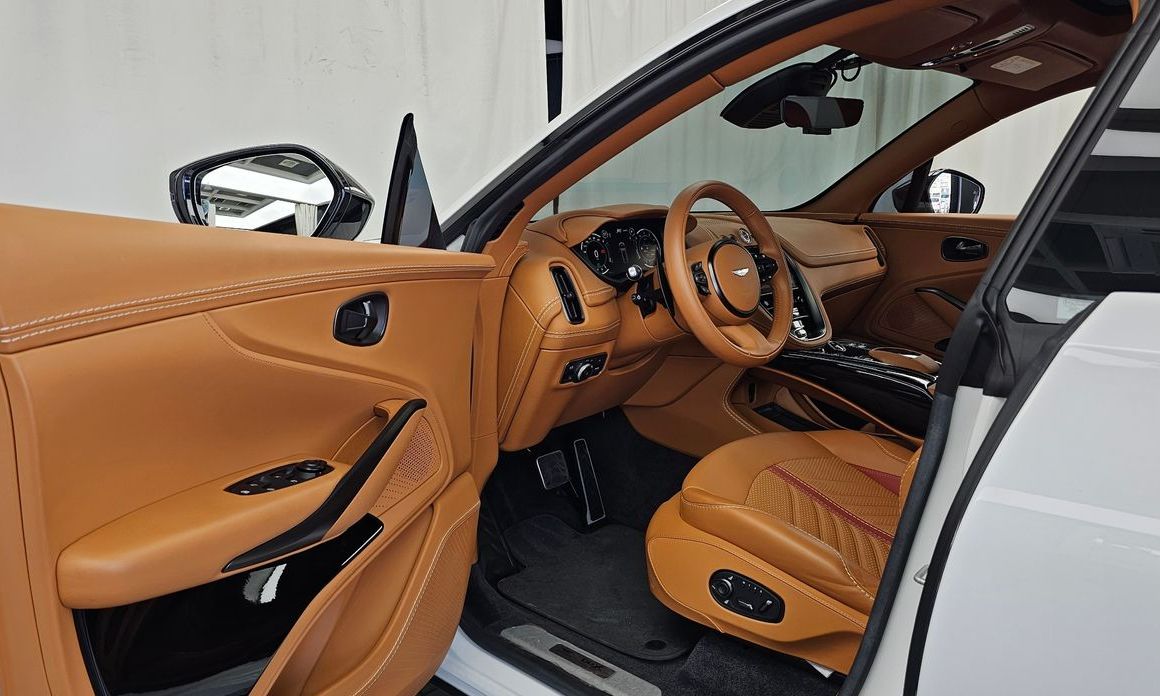 Astonmartin DBX 2023