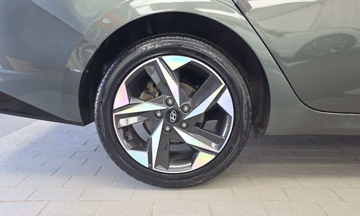 Hyundai AVANTE 2021