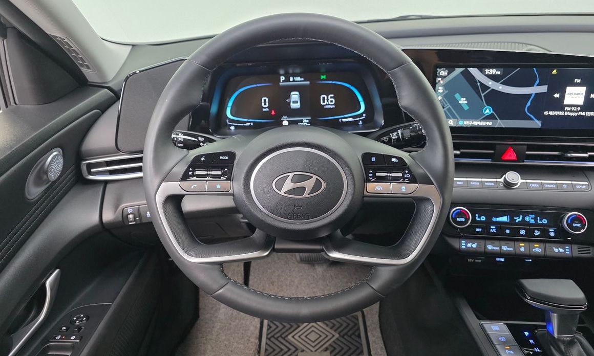 Hyundai AVANTE 2025