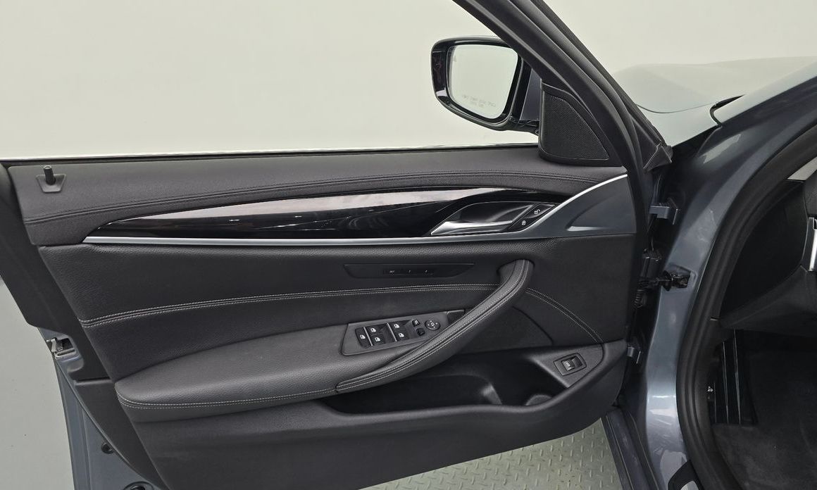 BMW 5-Series 2019