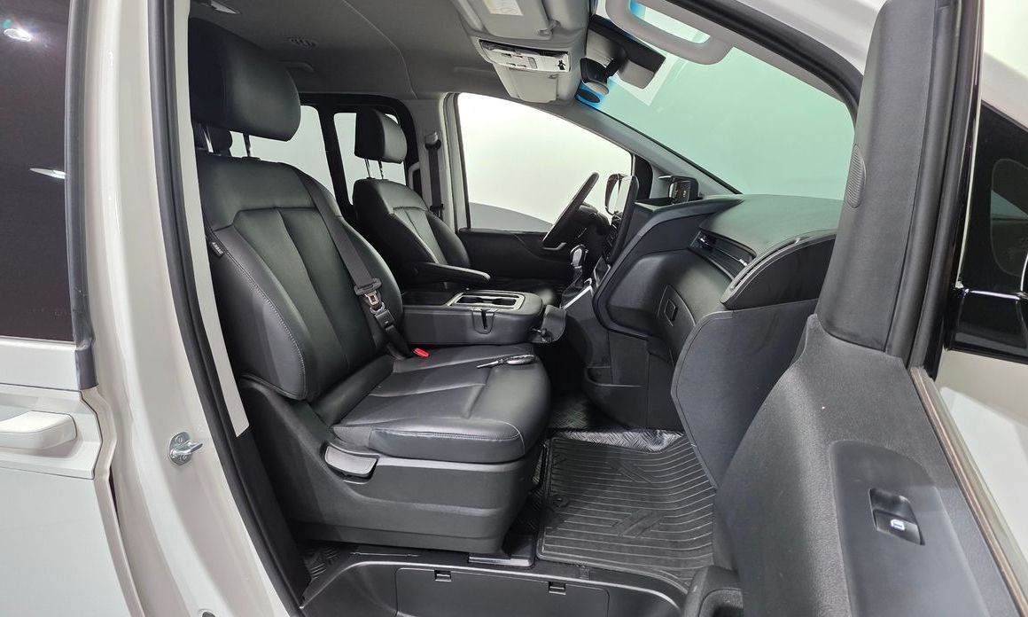 Hyundai Staria 2025