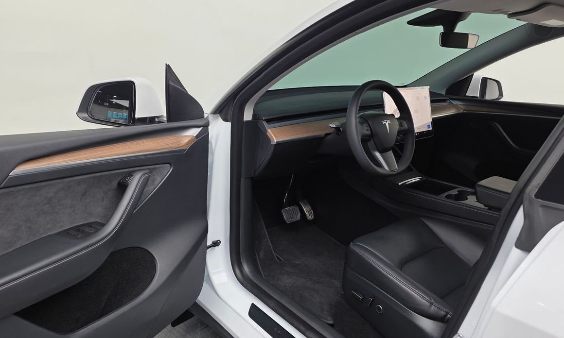 Tesla Model Y 2024