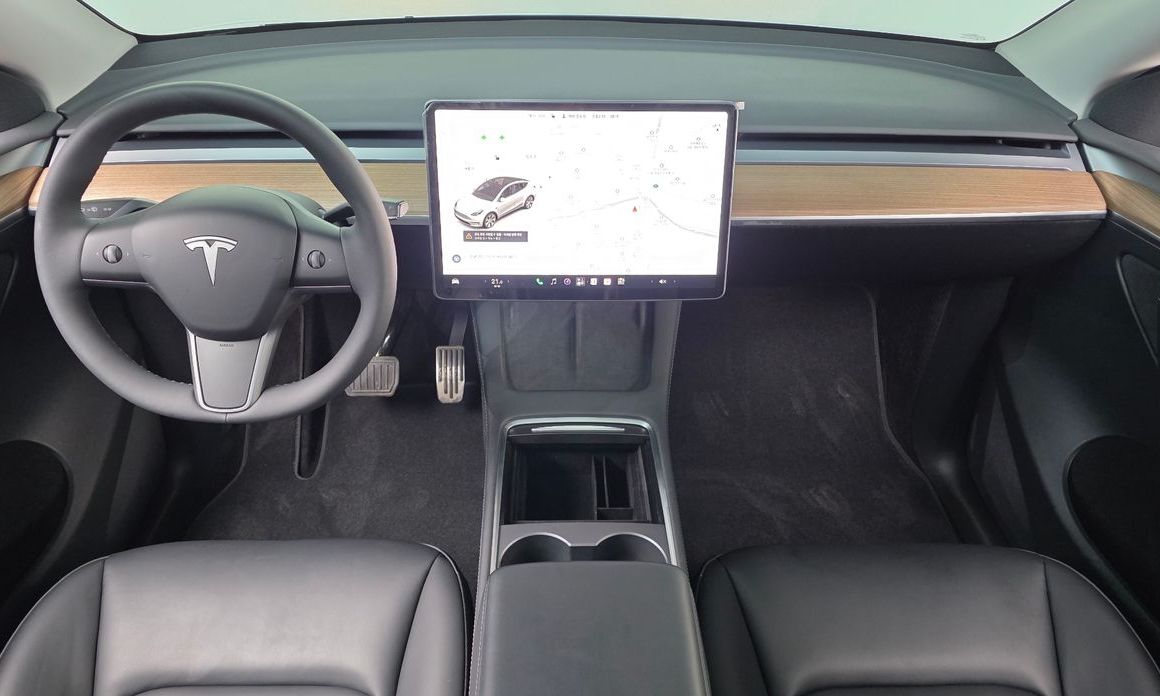 Tesla Model Y 2024