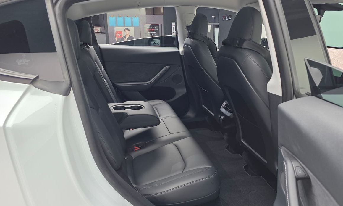 Tesla Model Y 2024