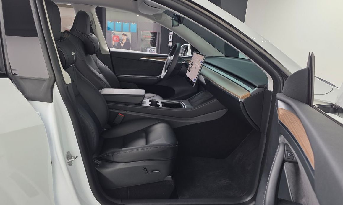 Tesla Model Y 2024