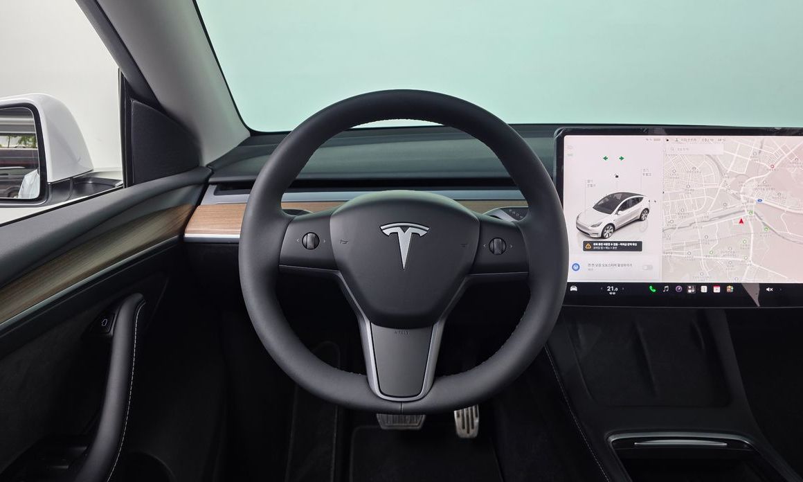 Tesla Model Y 2024