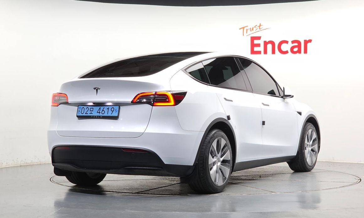 Tesla Model Y 2024