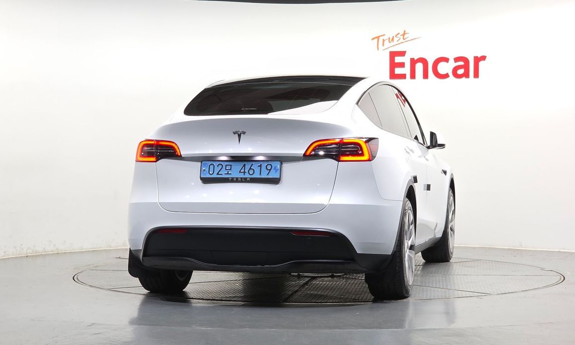 Tesla Model Y 2024