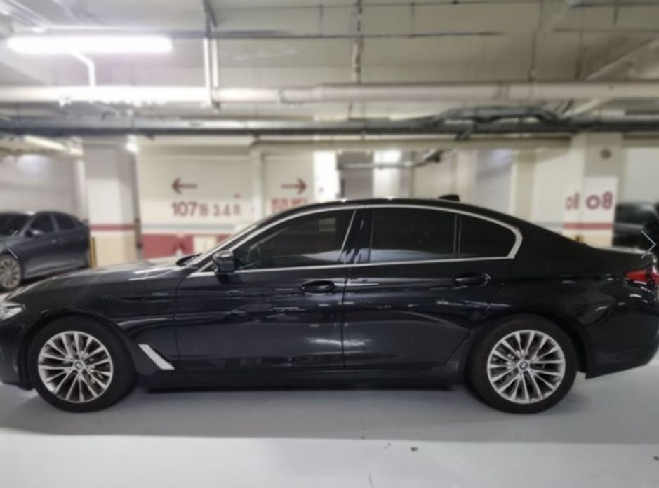 BMW 5-Series 2023