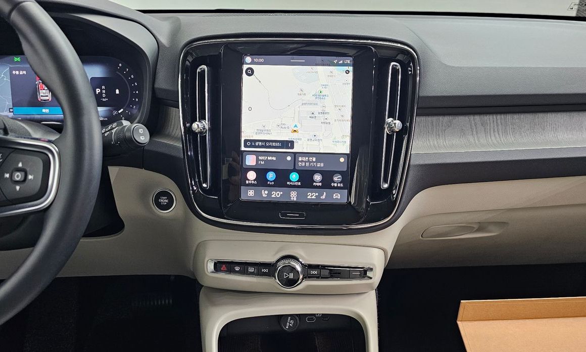 Volvo XC40 2025