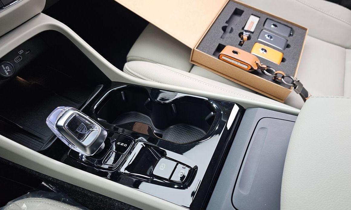 Volvo XC40 2025