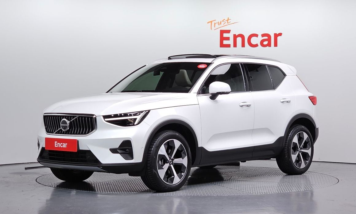 Volvo XC40 2025