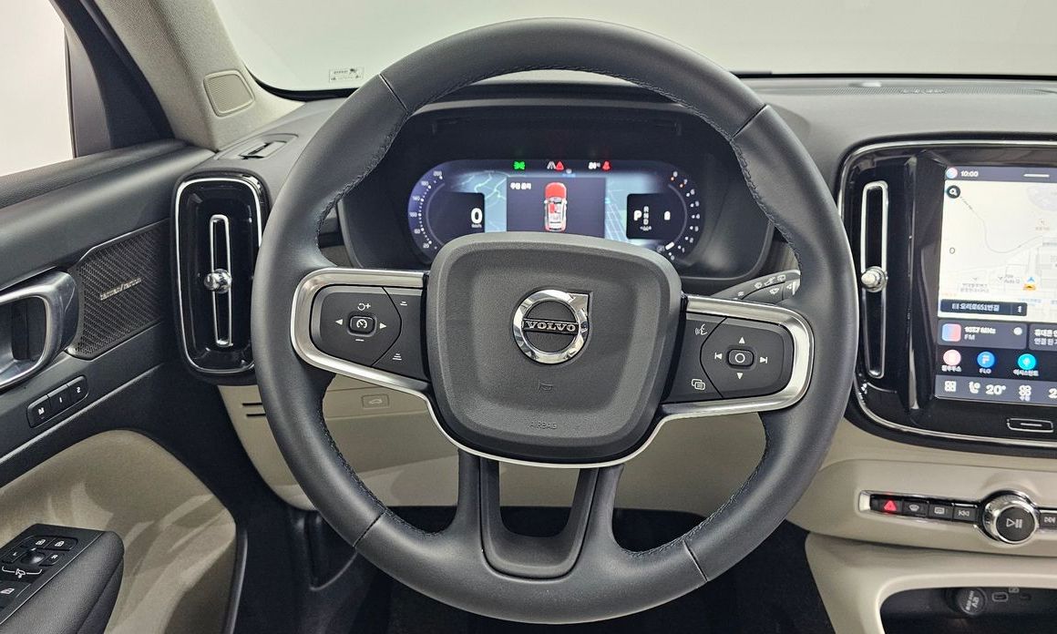 Volvo XC40 2025