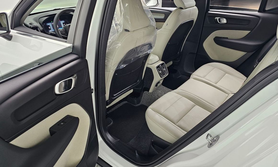 Volvo XC40 2025