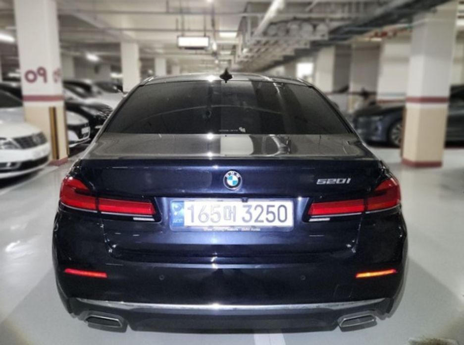 BMW 5-Series 2023