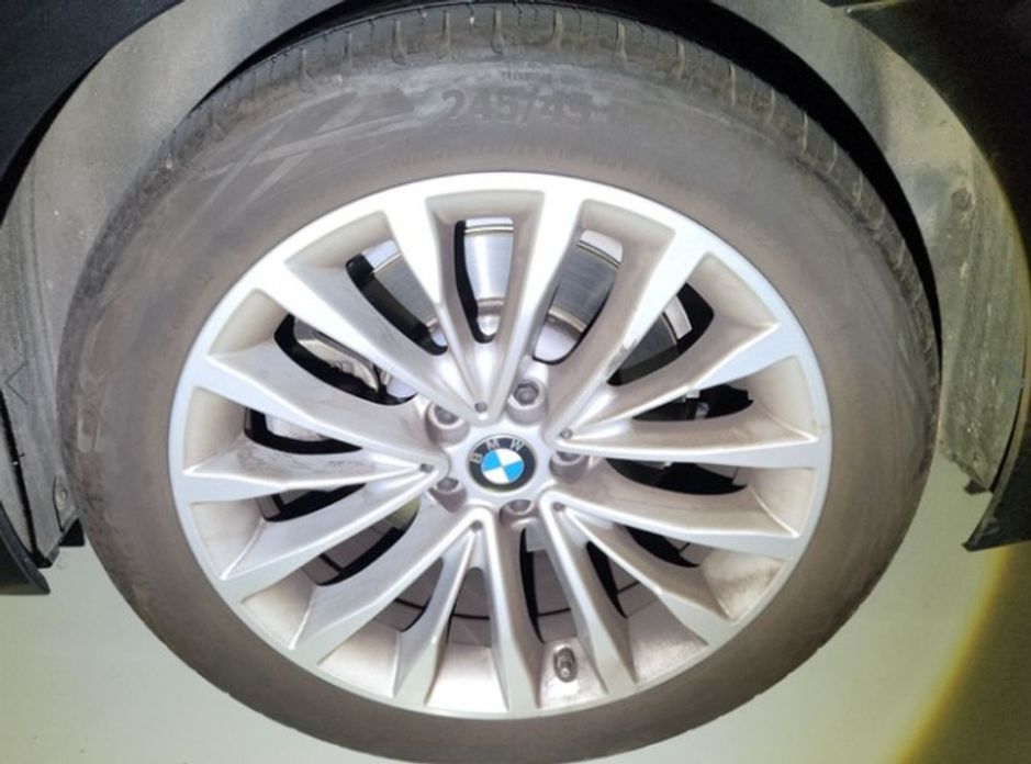 BMW 5-Series 2023