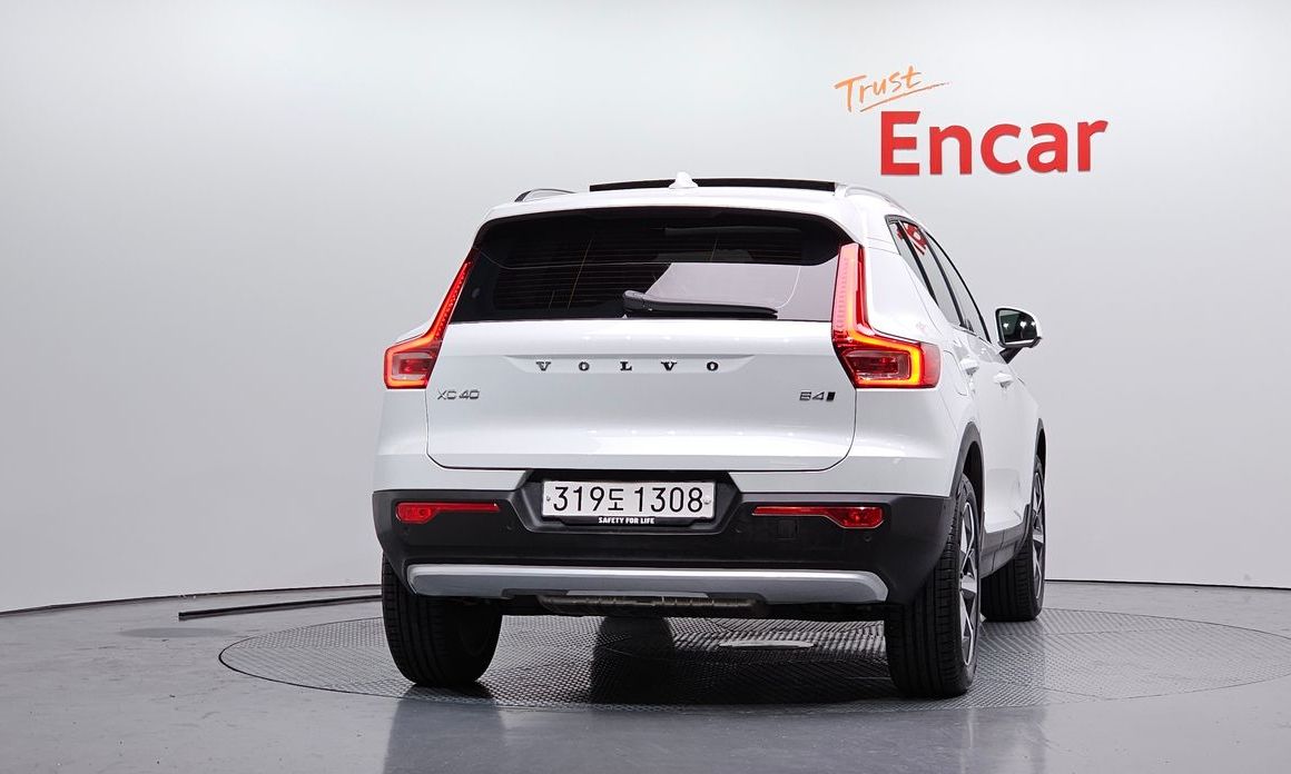Volvo XC40 2025