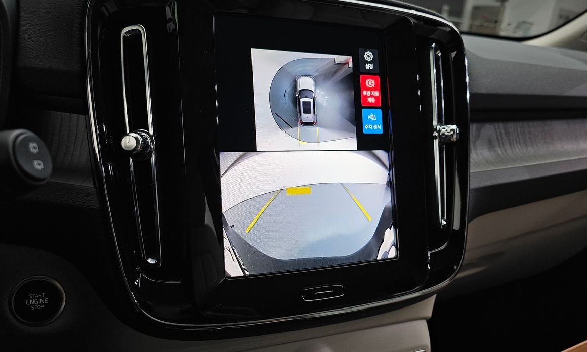 Volvo XC40 2025