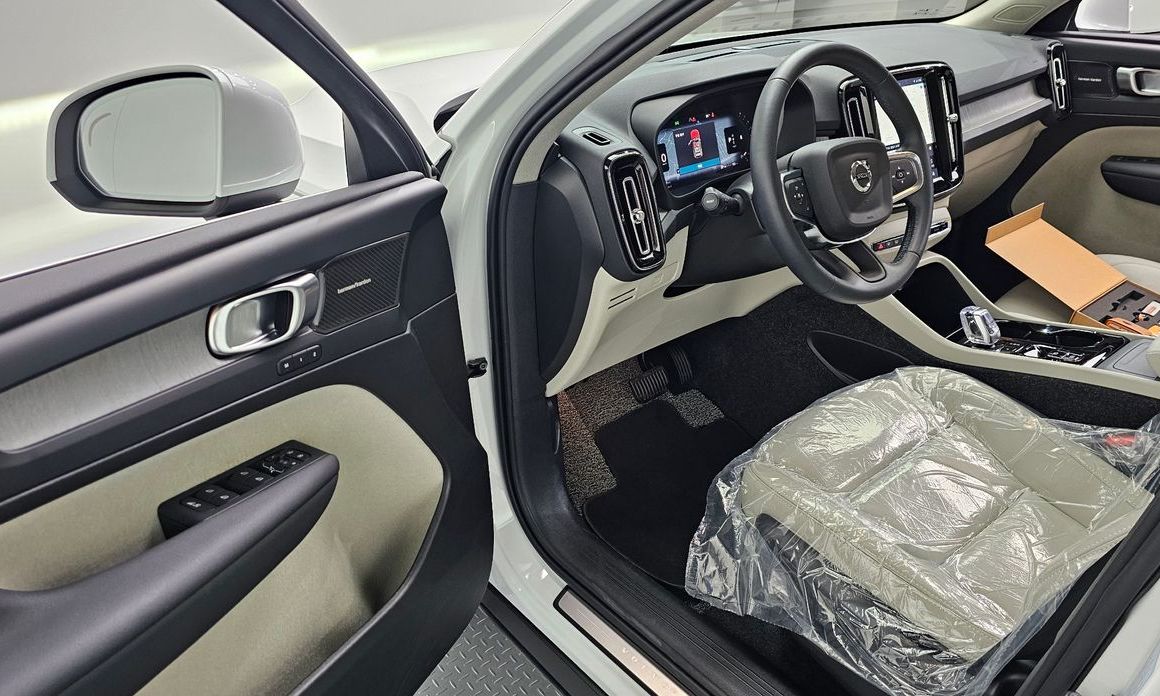 Volvo XC40 2025