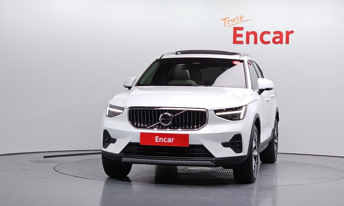 Volvo XC40 2025