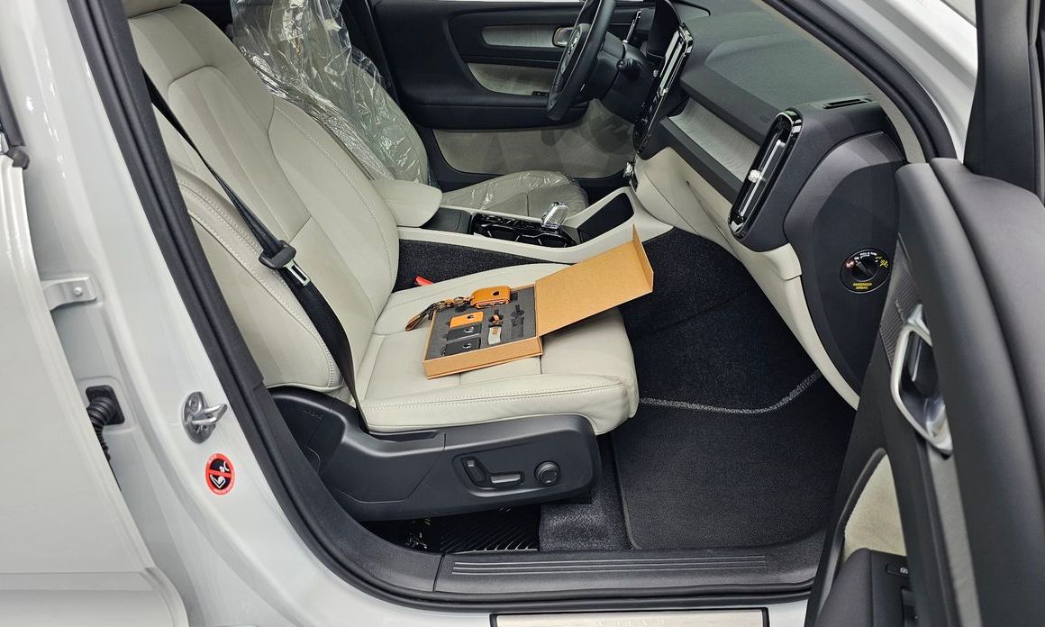 Volvo XC40 2025
