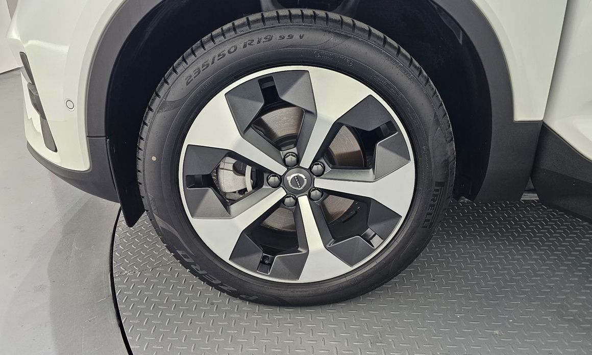 Volvo XC40 2025