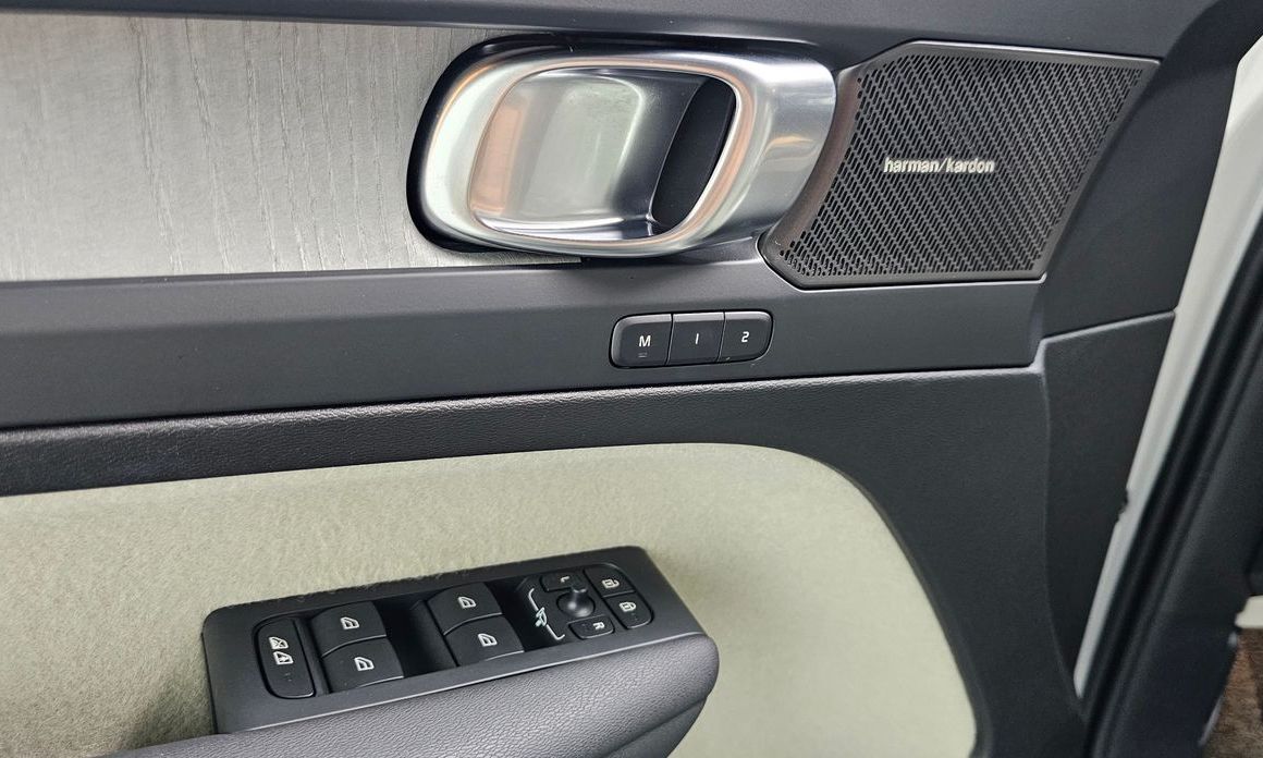 Volvo XC40 2025