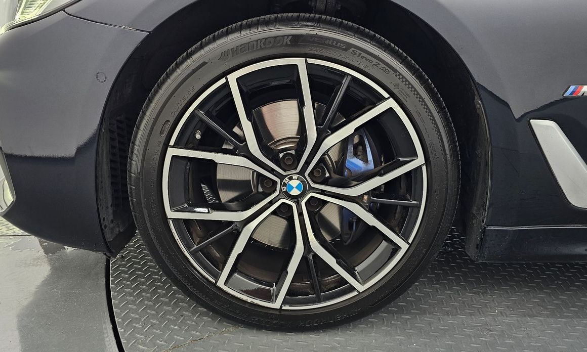 BMW 5-Series 2022