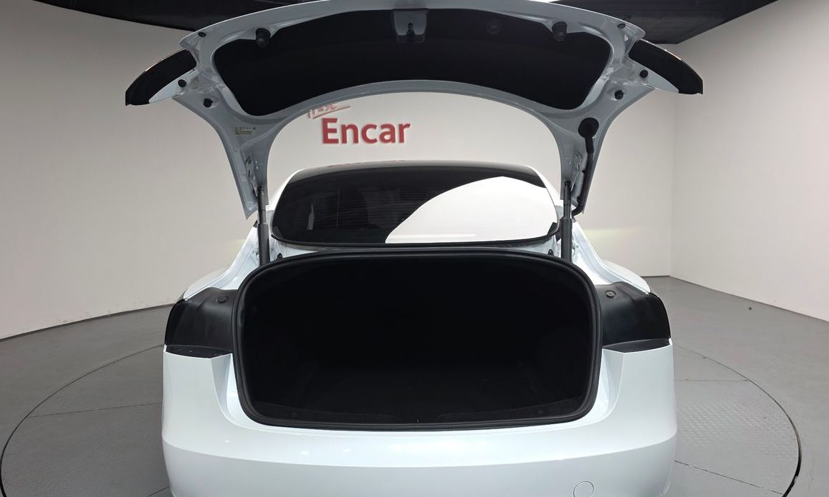 Tesla Model 3 2024