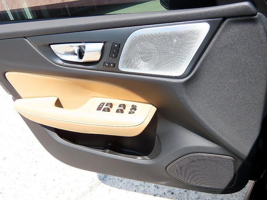 Volvo V60 2023