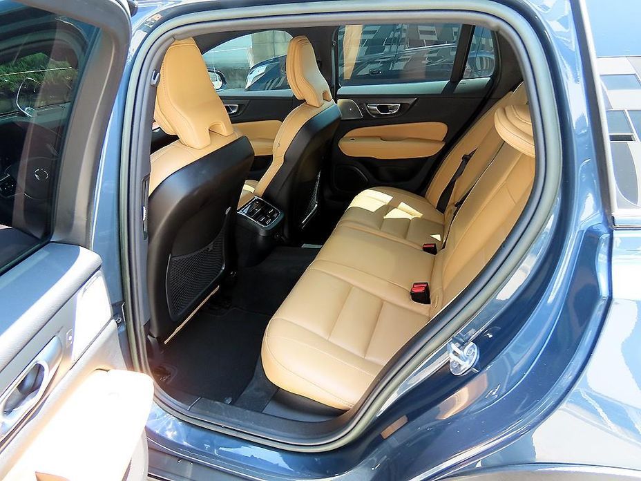 Volvo V60 2023