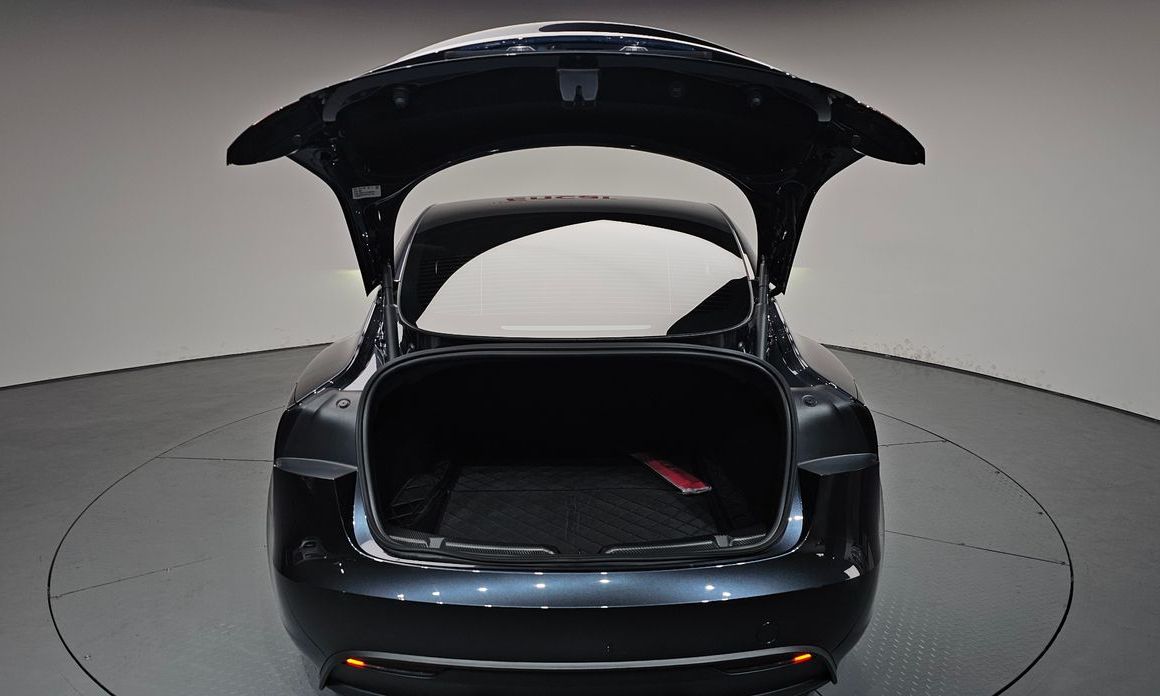 Tesla Model 3 2024