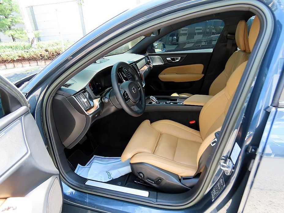 Volvo V60 2023