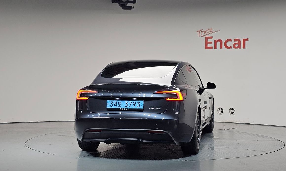 Tesla Model 3 2024
