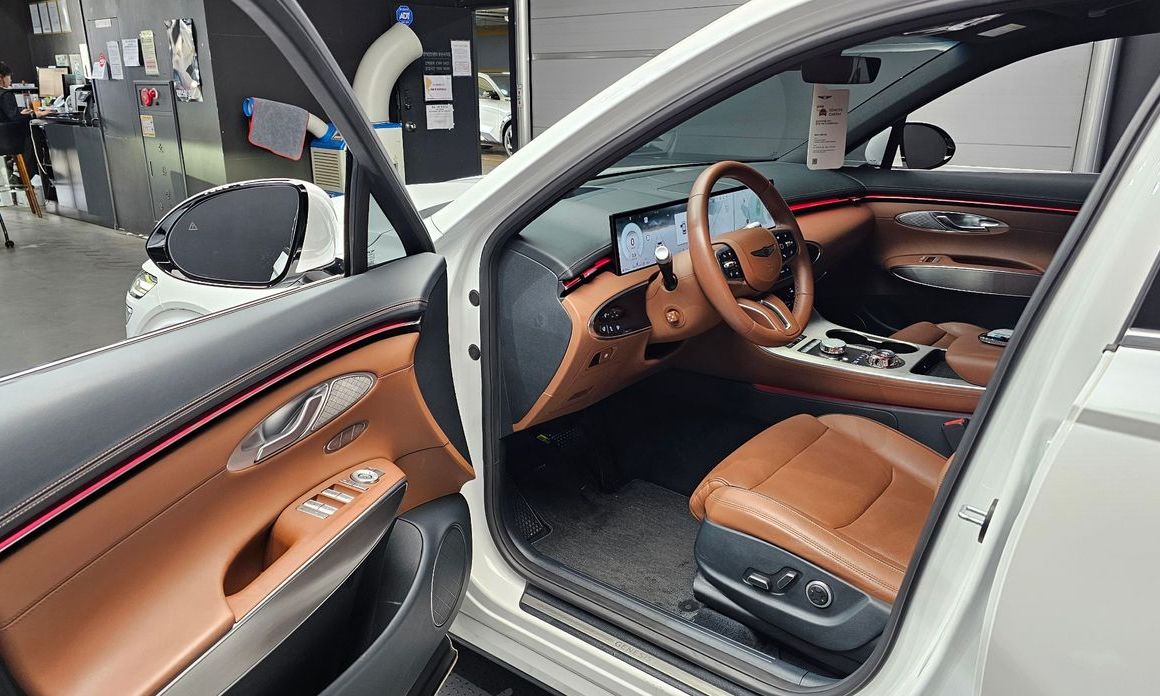Genesis GV70 2025