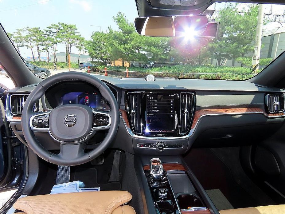 Volvo V60 2023