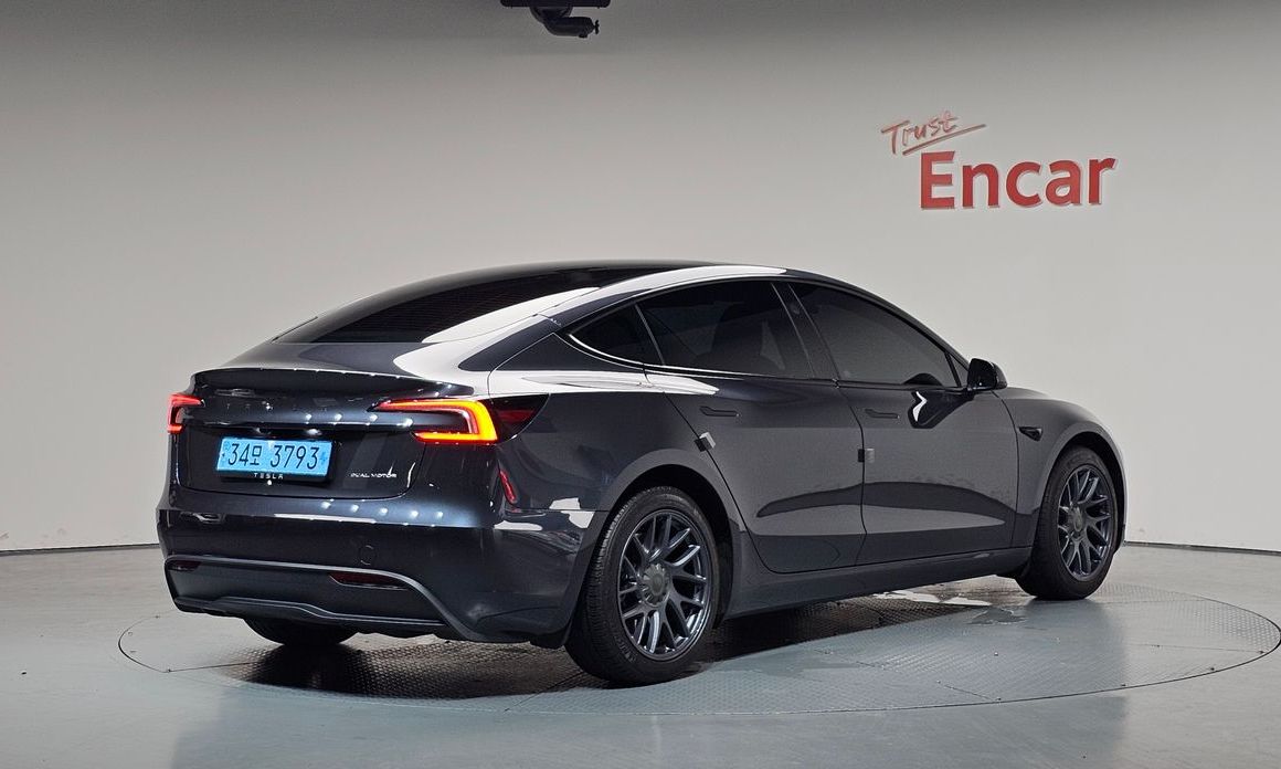 Tesla Model 3 2024