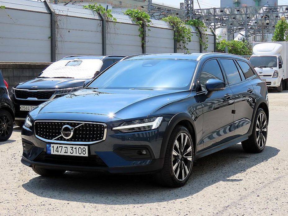 Volvo V60 2023