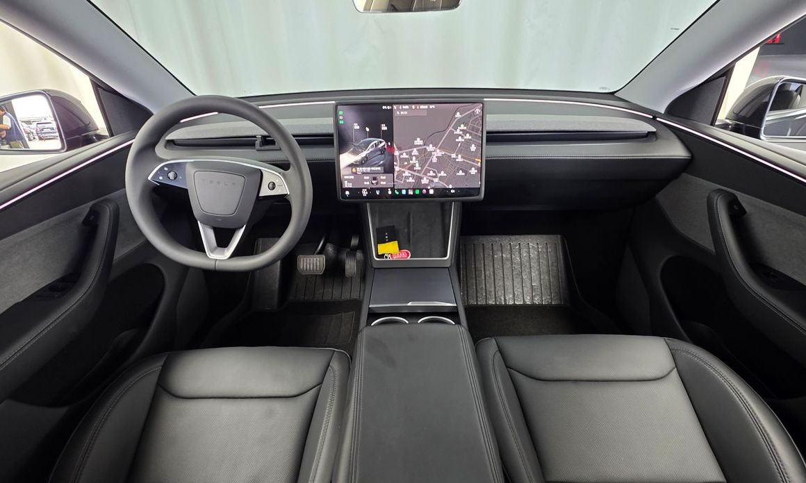 Tesla Model Y 2025