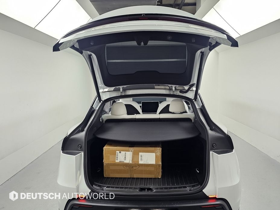 Tesla Model Y 2025