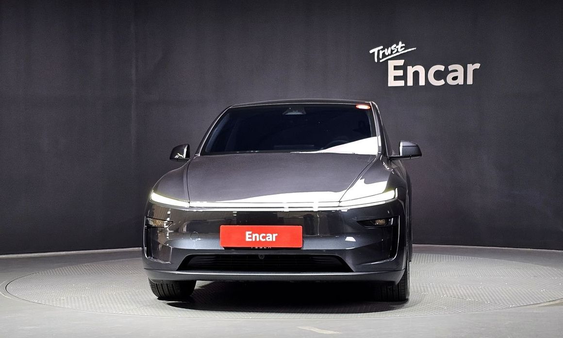 Tesla Model Y 2025