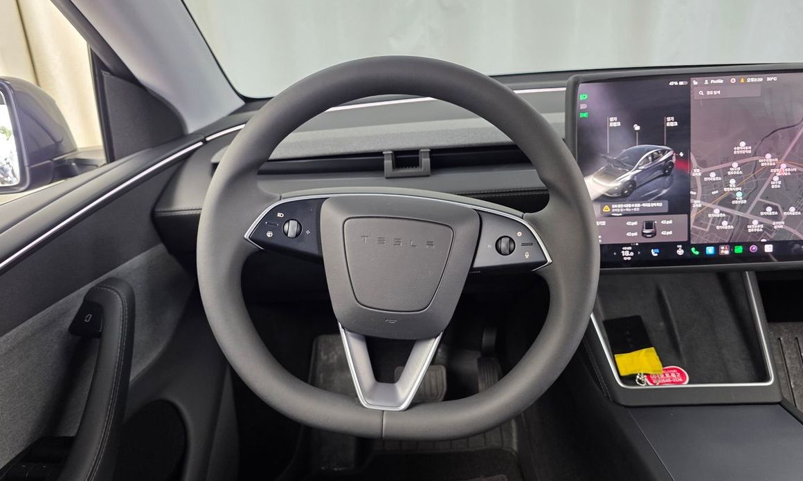Tesla Model Y 2025