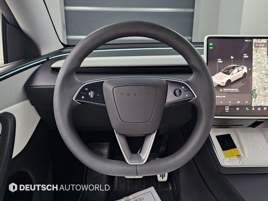 Tesla Model Y 2025